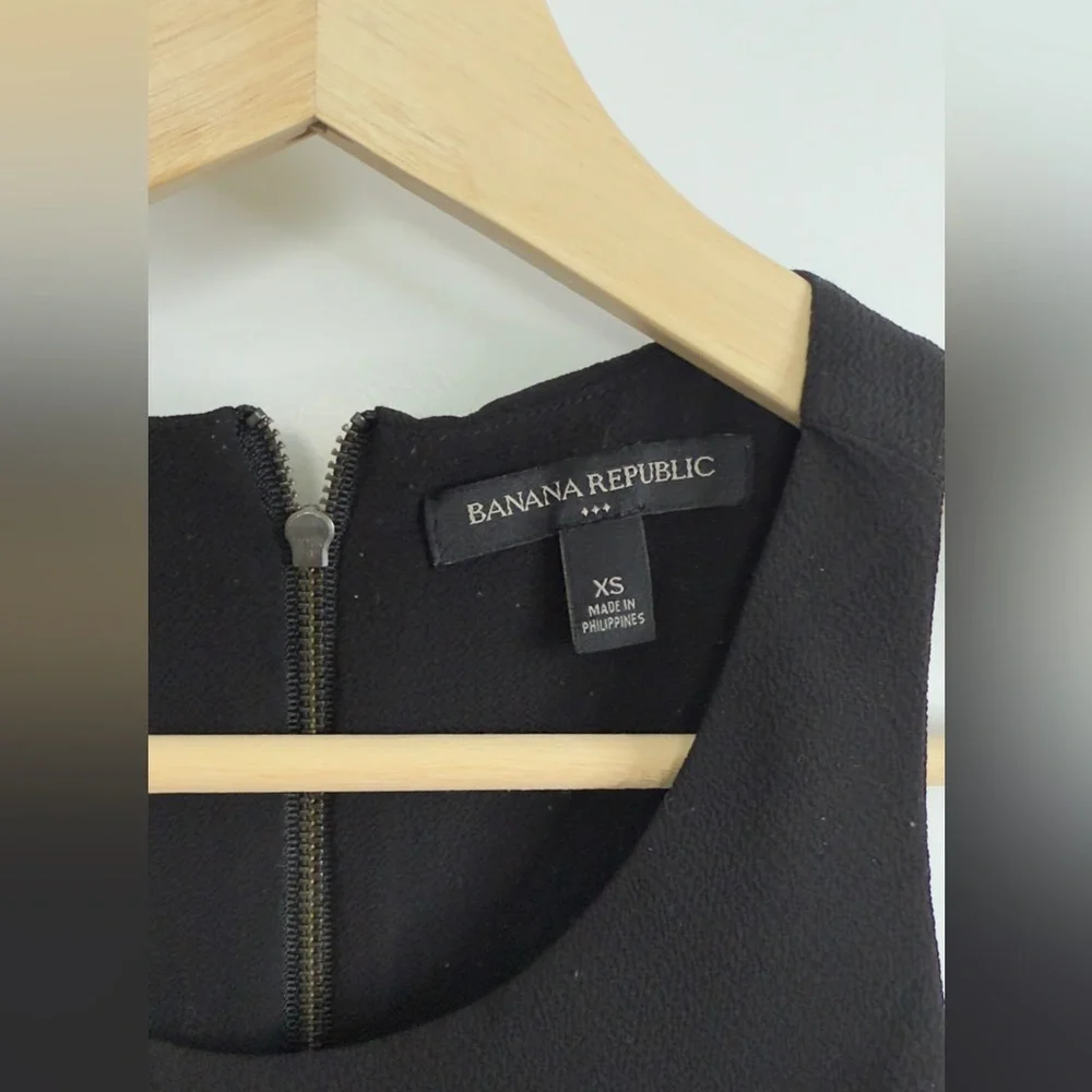 Banana Republic Classic Black Top - Picture 3 of 4